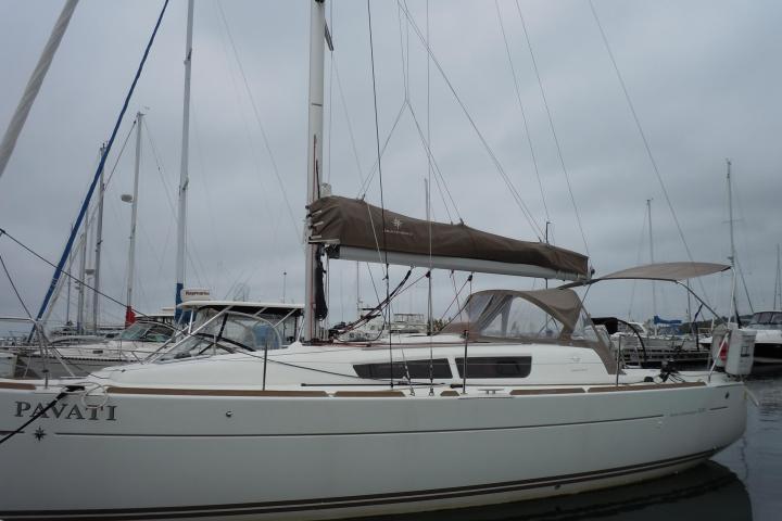 Side view of Pavati sailboat